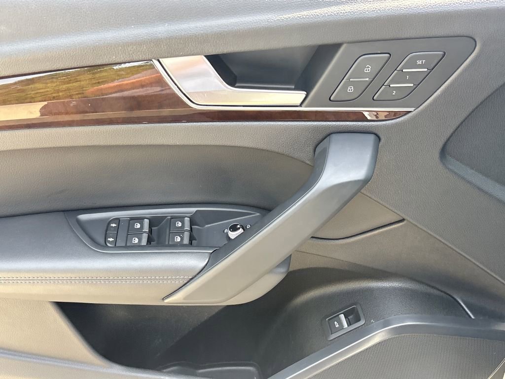 Used 2020 Audi Q5 2.0T Premium Plus w/ Premium Plus Package AWD/4WD image 17