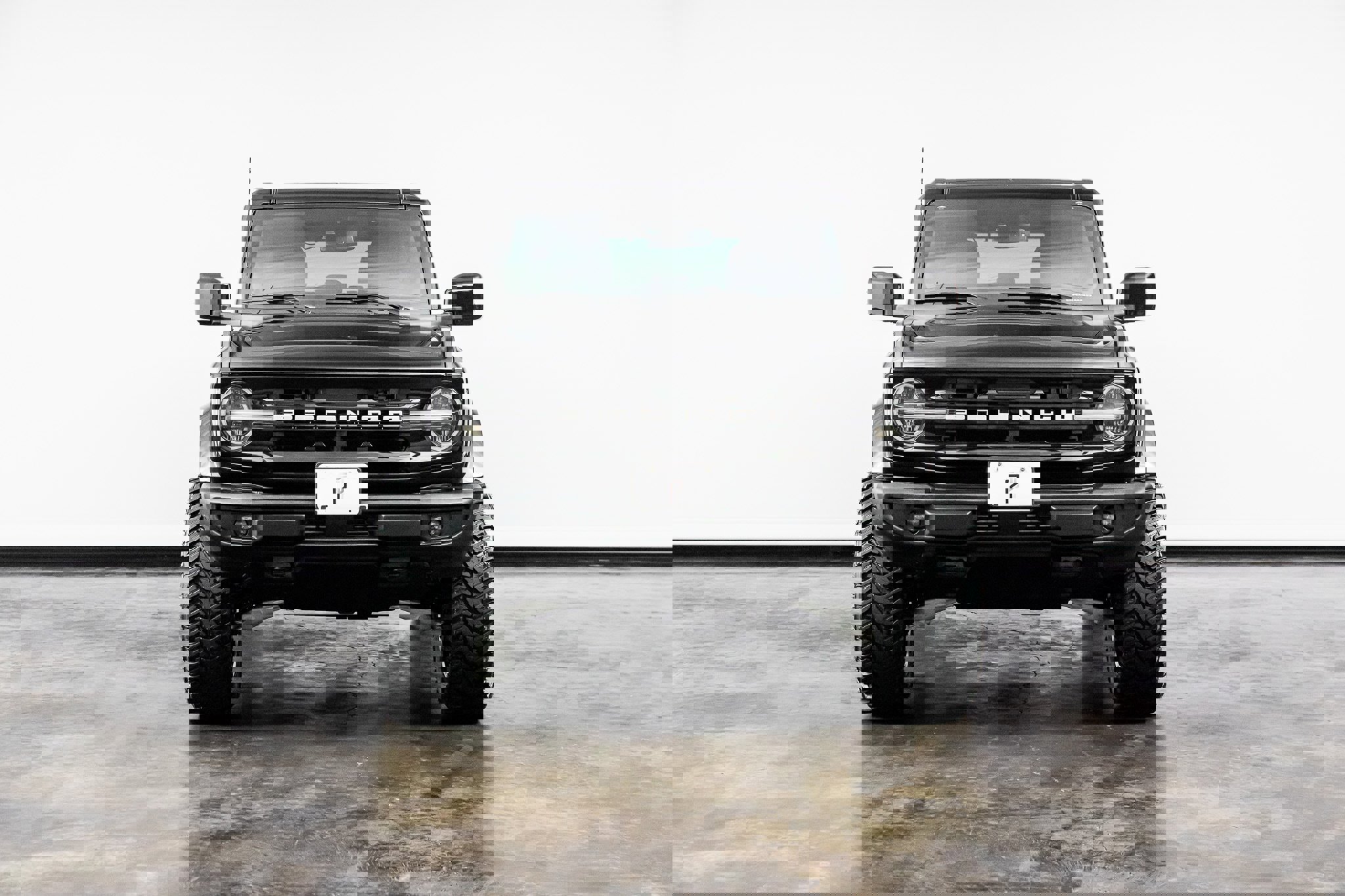 Used 2025 Ford Bronco Outer Banks image 2