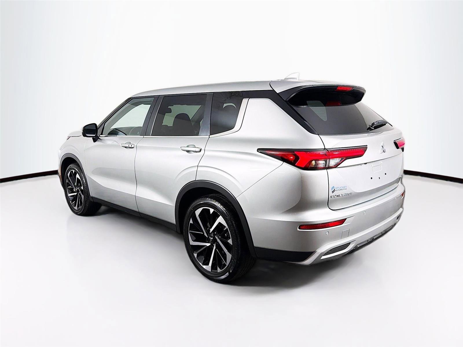 Used 2024 Mitsubishi Outlander SE AWD/4WD image 5