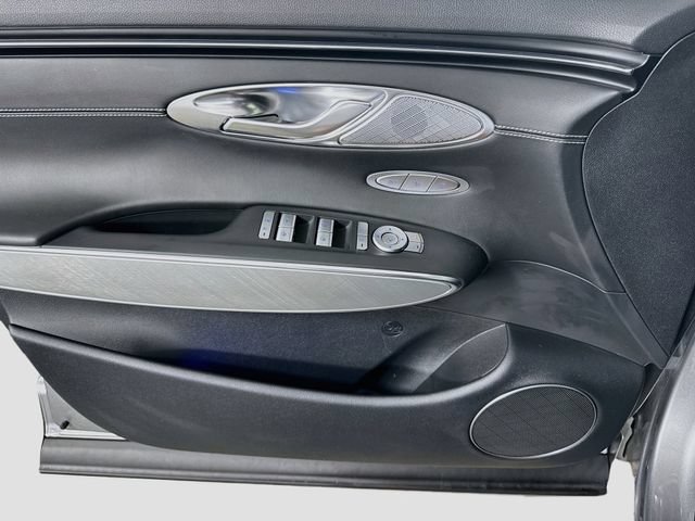 Used 2023 Genesis Electrified GV70 AWD/4WD image 13