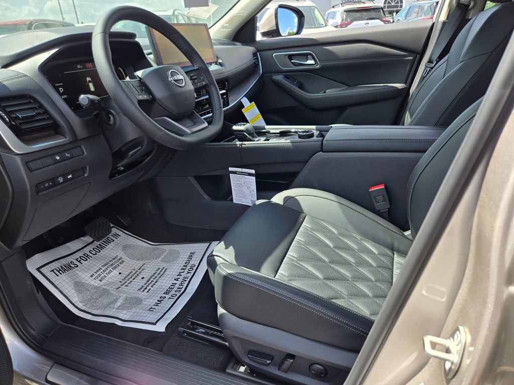 New 2026 Nissan Rogue Platinum image 4