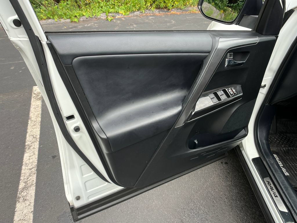 Used 2018 Toyota RAV4 SE w/ Power Extra Value Package AWD/4WD image 10