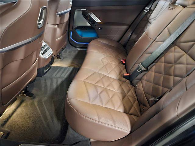 Used 2025 BMW 740i RWD image 17