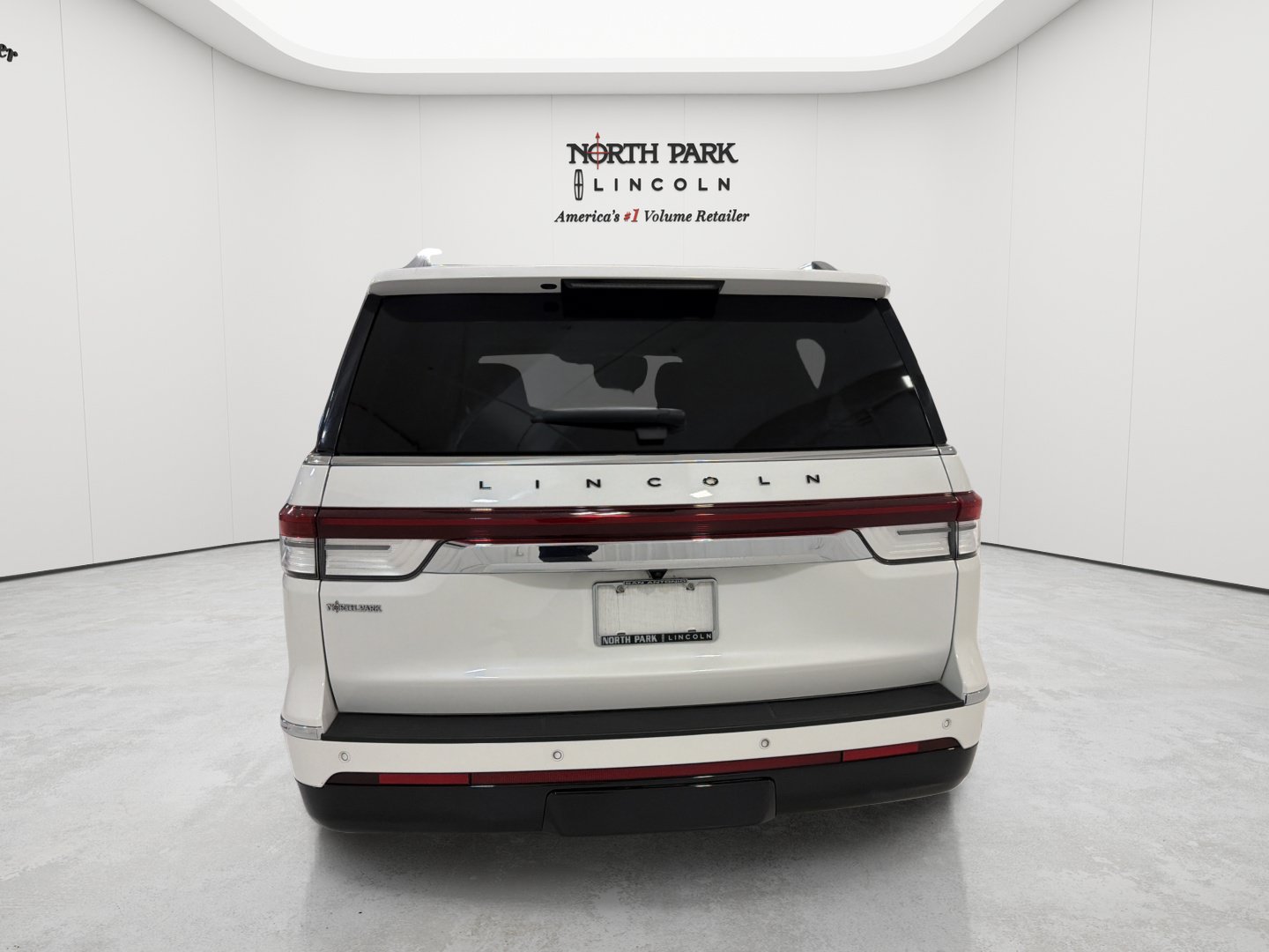Used 2023 Lincoln Navigator L Black Label AWD/4WD image 4
