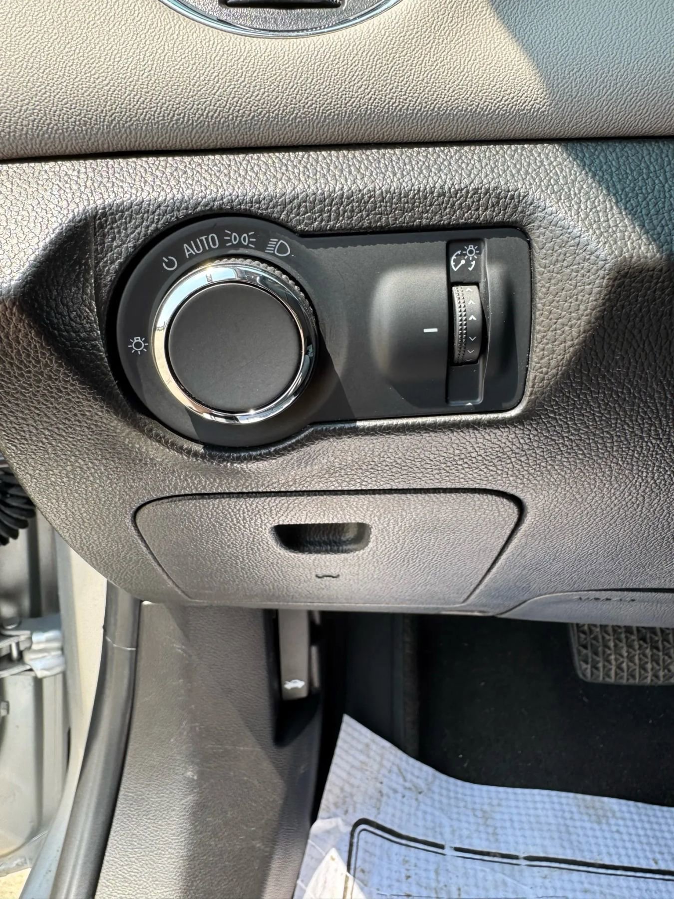 Used 2014 Chevrolet Cruze LT image 9