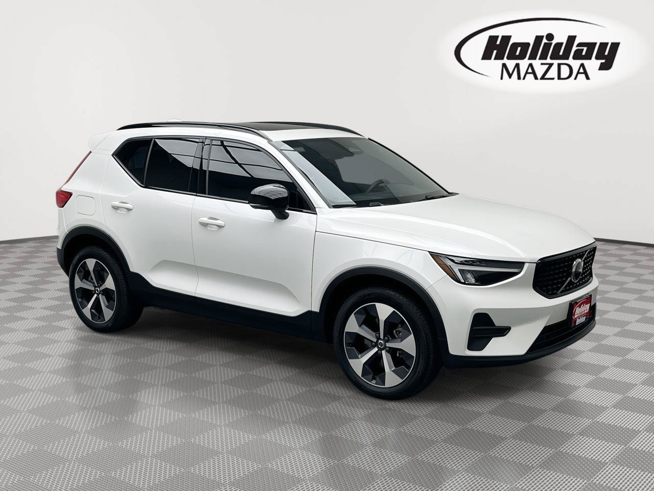 Used 2026 Volvo XC40 B5 Core AWD/4WD image 1