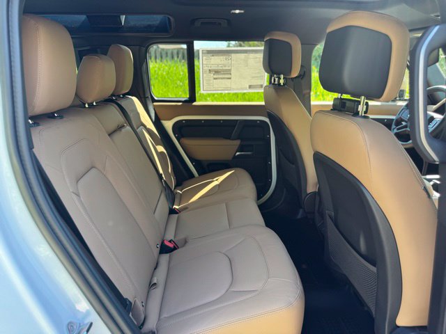 New 2026 Land Rover Defender 110 X-Dynamic SE AWD/4WD image 17
