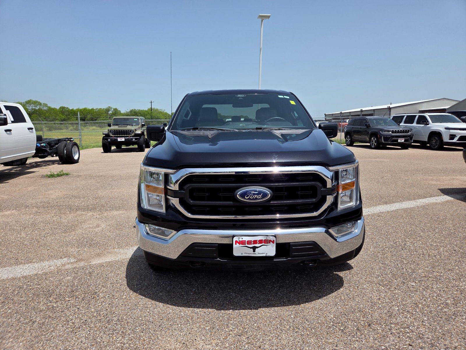 Used 2021 Ford F150 XLT AWD/4WD image 2
