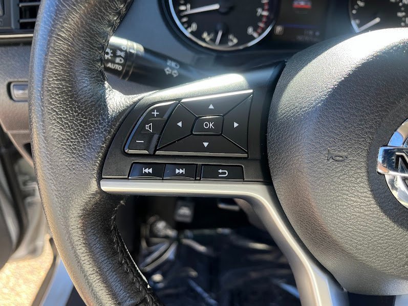 Used 2020 Nissan Rogue SV image 12