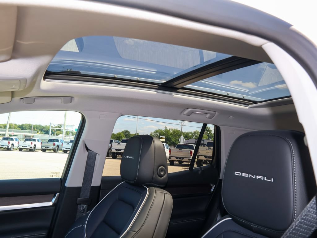 New 2027 GMC Terrain Denali w/ LPO, Floor Liner Package AWD/4WD image 9