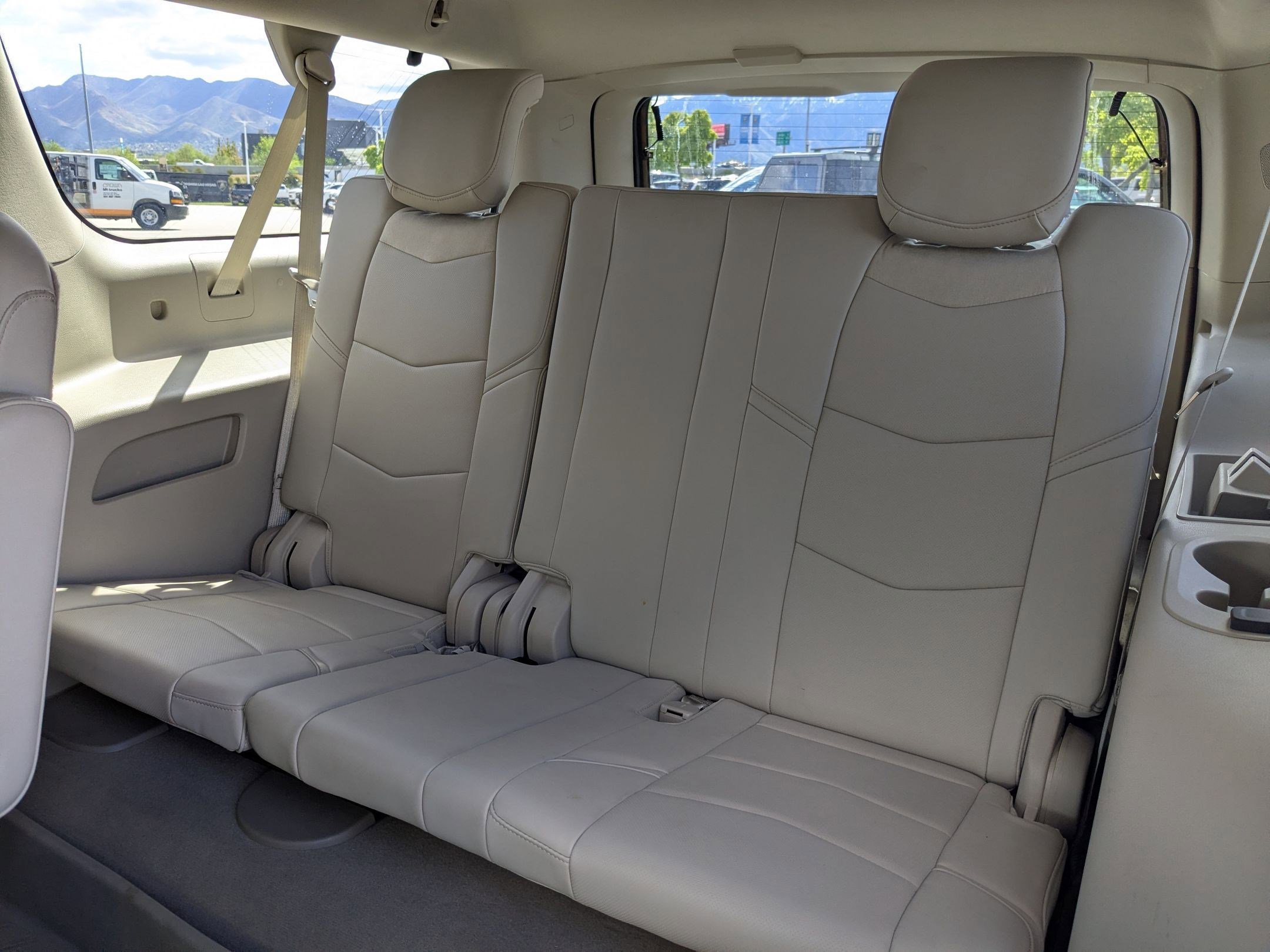 Used 2020 Cadillac Escalade ESV Premium Luxury image 30