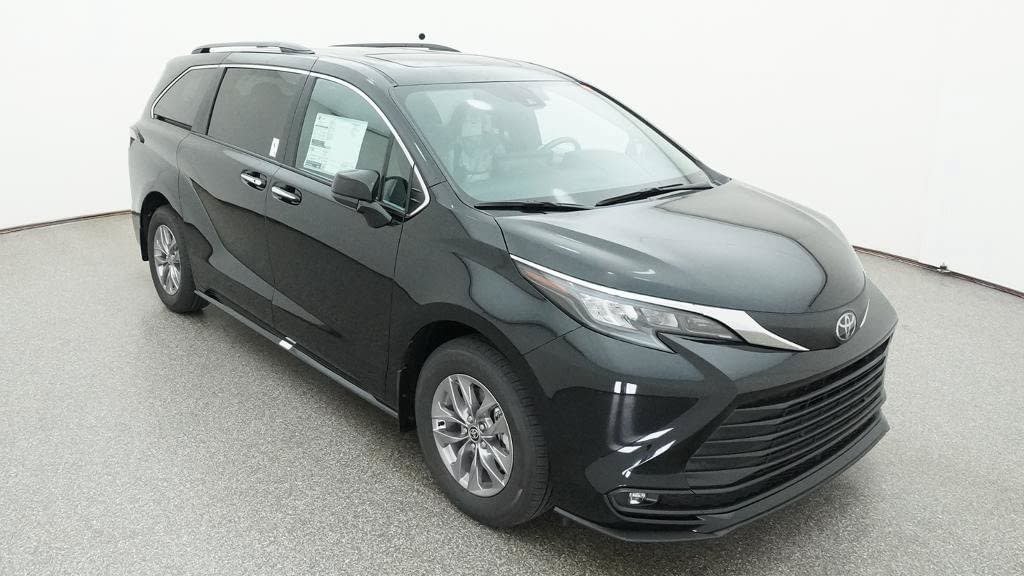 New 2026 Toyota Sienna XLE FWD image 13
