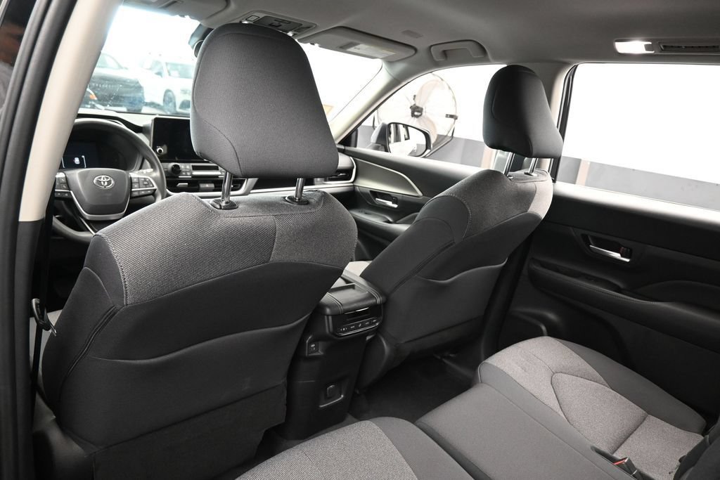 Used 2025 Toyota Grand Highlander FWD image 32