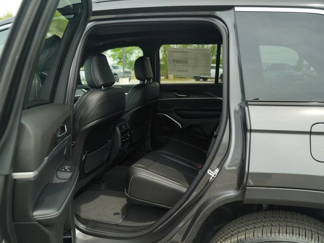 New 2026 Jeep Grand Cherokee Limited w/ Luxury Tech Group II AWD/4WD image 14