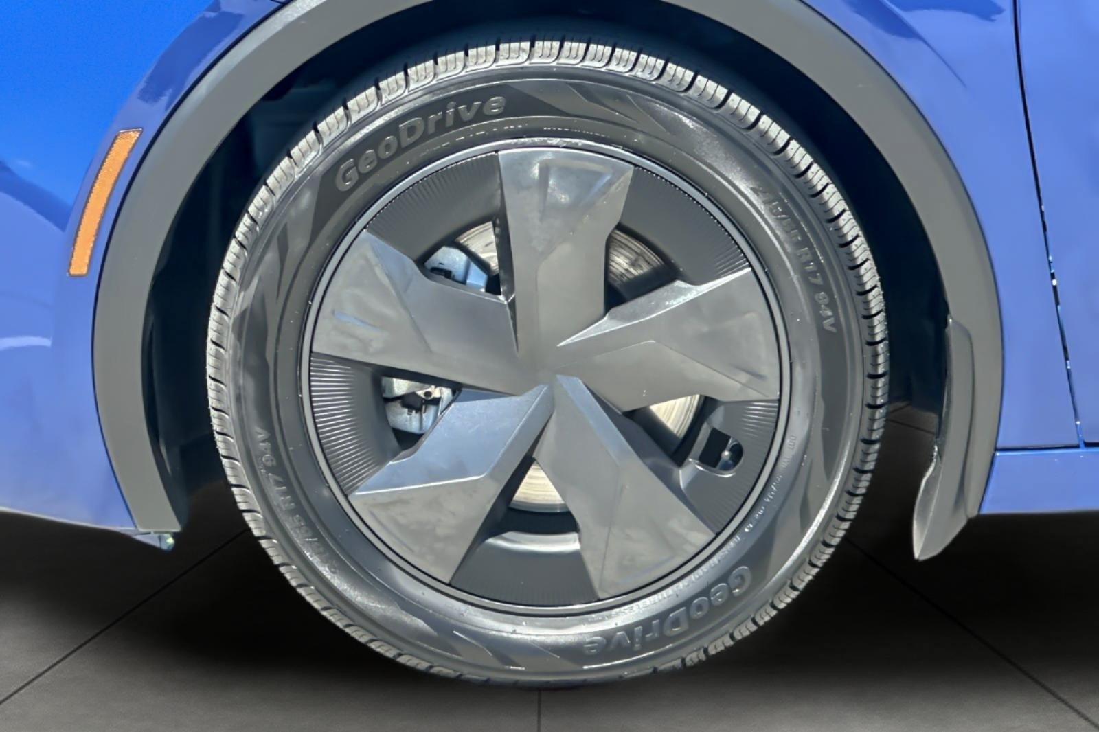 Certified 2025 Toyota Prius Plug-In Hybrid FWD image 24