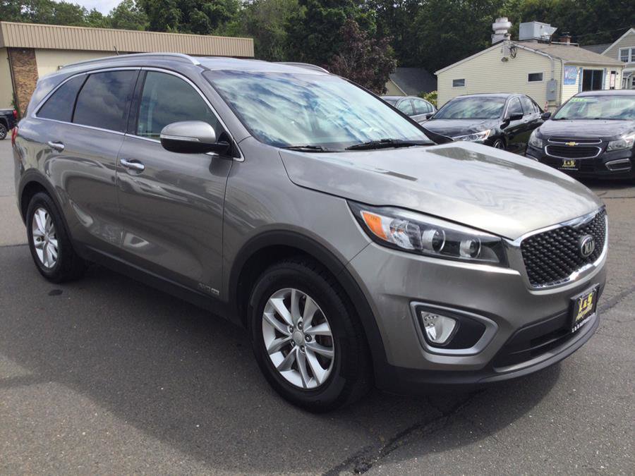 Used 2016 Kia Sorento LX image 3