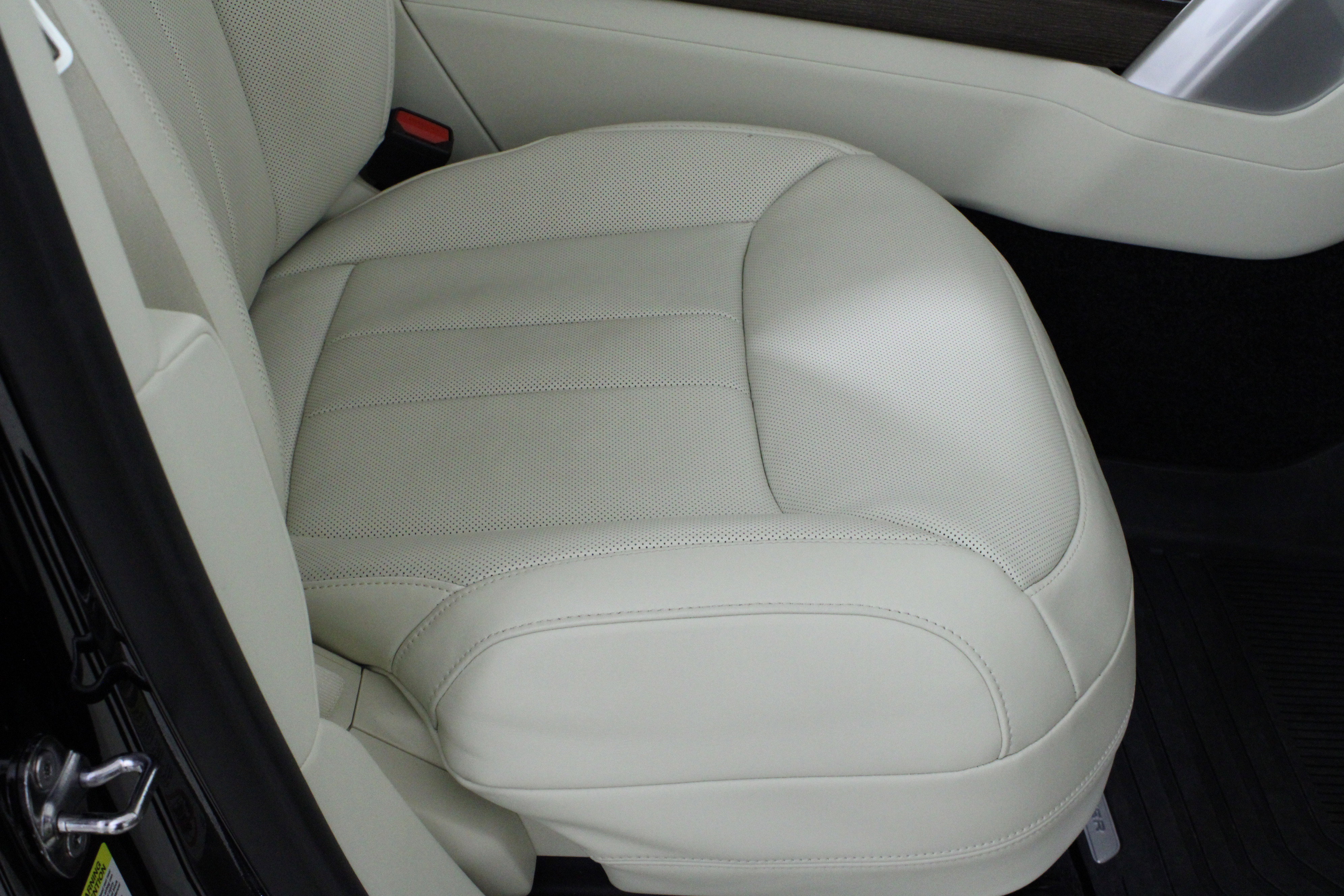 Used 2024 Land Rover Range Rover SE image 16