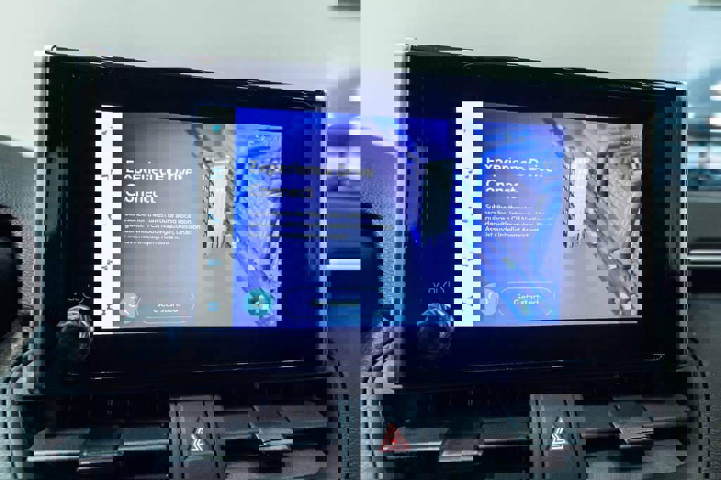 Used 2024 Toyota RAV4 LE AWD/4WD image 27