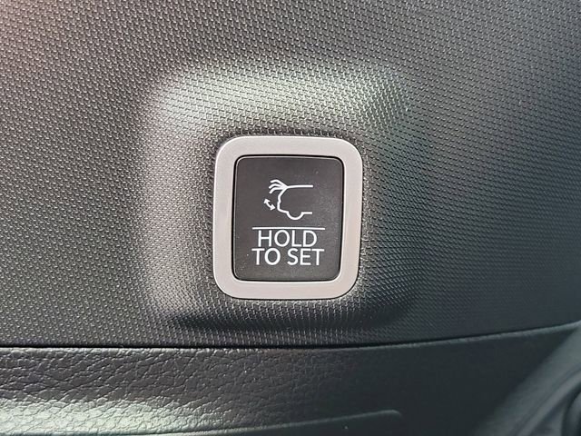 Used 2023 Jeep Grand Cherokee Overland image 10