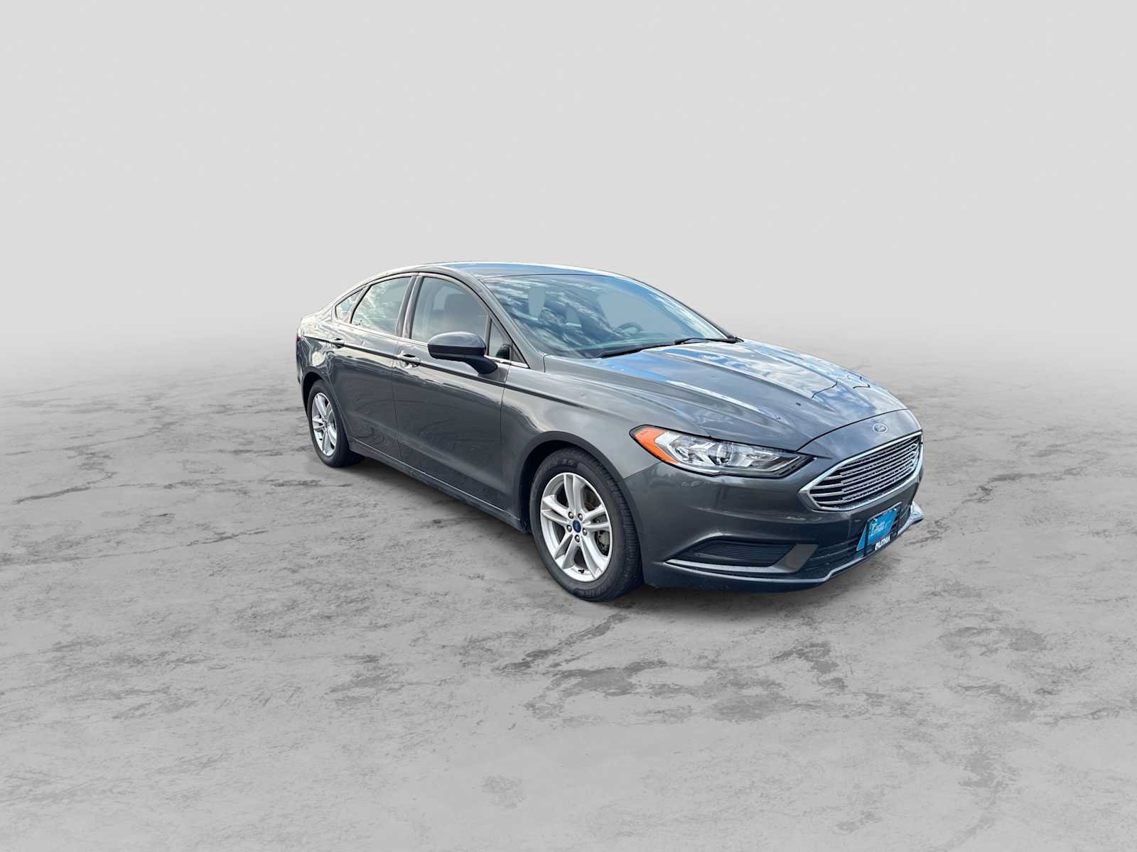Used 2018 Ford Fusion SE FWD image 2