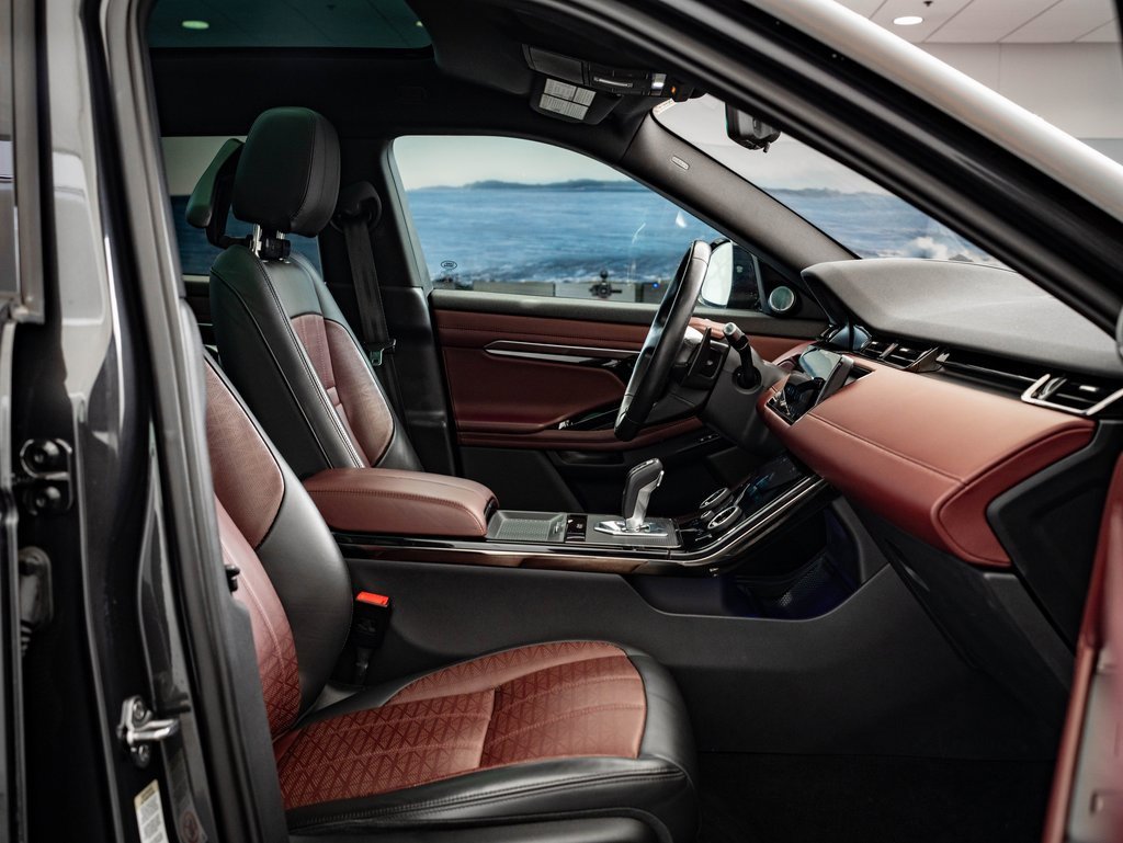 Used 2020 Land Rover Range Rover Evoque R-Dynamic HSE image 24