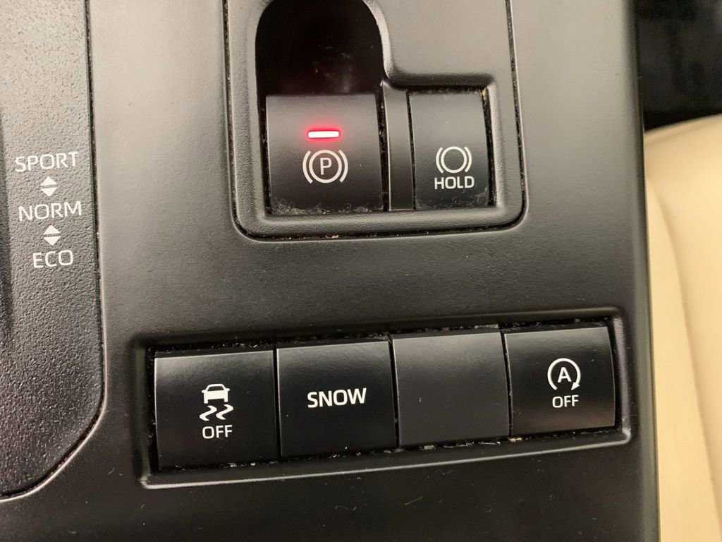 Used 2022 Toyota Highlander XLE FWD image 27