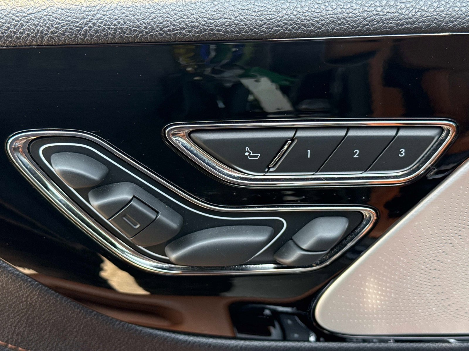 Used 2020 Lincoln Aviator Black Label w/ Class IV Trailer Tow Package image 23