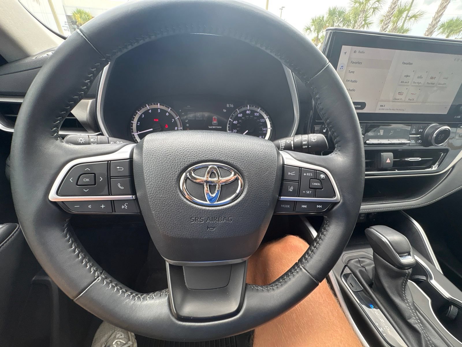 Used 2023 Toyota Highlander XLE FWD image 16