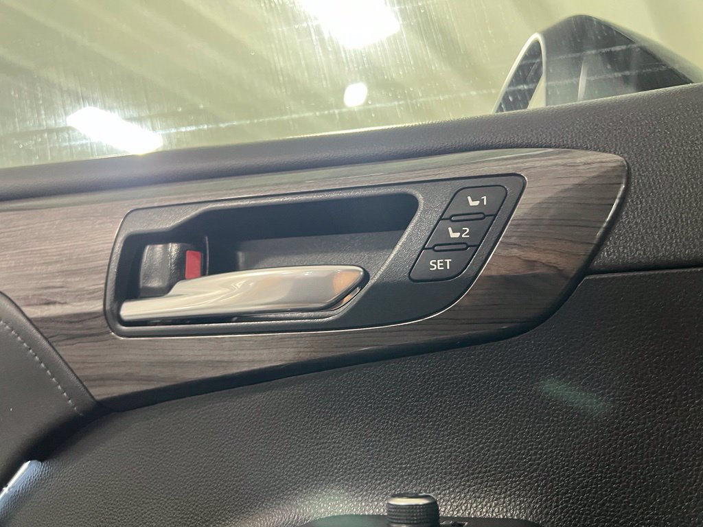 Used 2023 Toyota Highlander Limited AWD/4WD image 42
