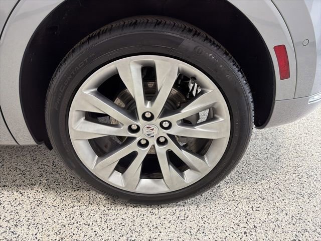 Used 2023 Buick Envision Avenir image 37