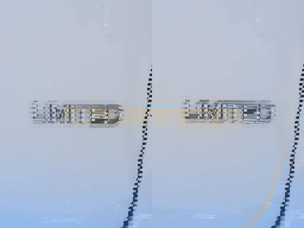 Used 2017 Chrysler Pacifica Limited image 8