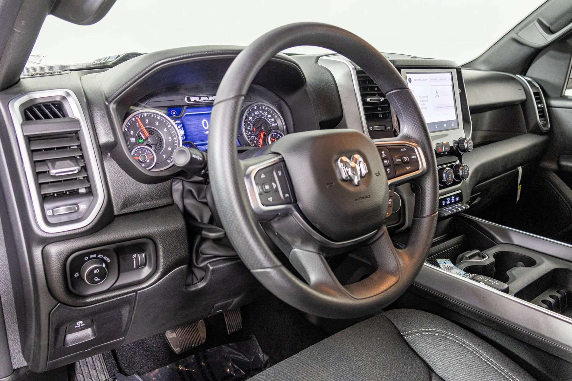 New 2026 RAM 1500 Express AWD/4WD image 3