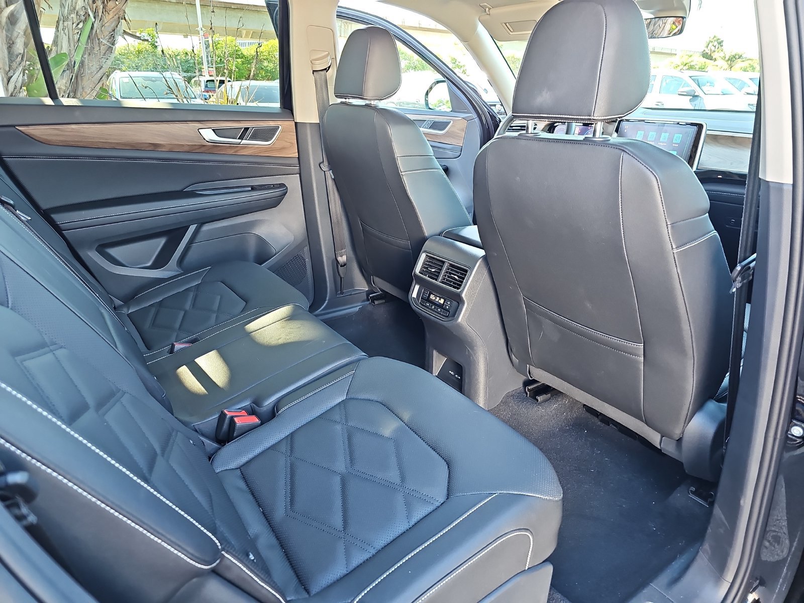 Used 2026 Volkswagen Atlas SE FWD image 14