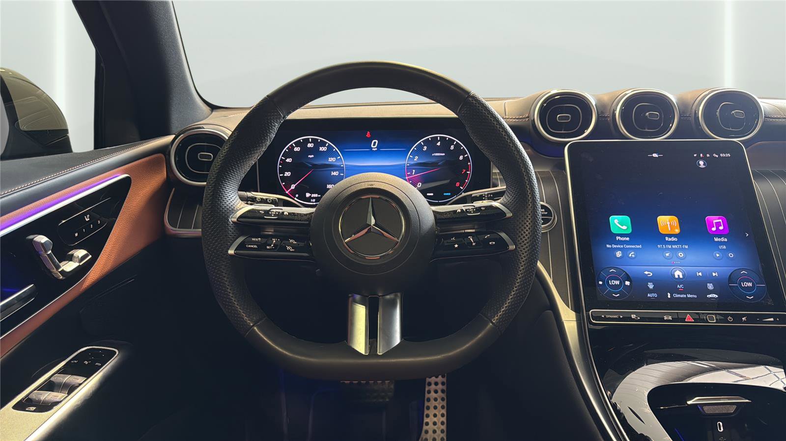 Used 2025 Mercedes-Benz GLC 300 4MATIC image 13