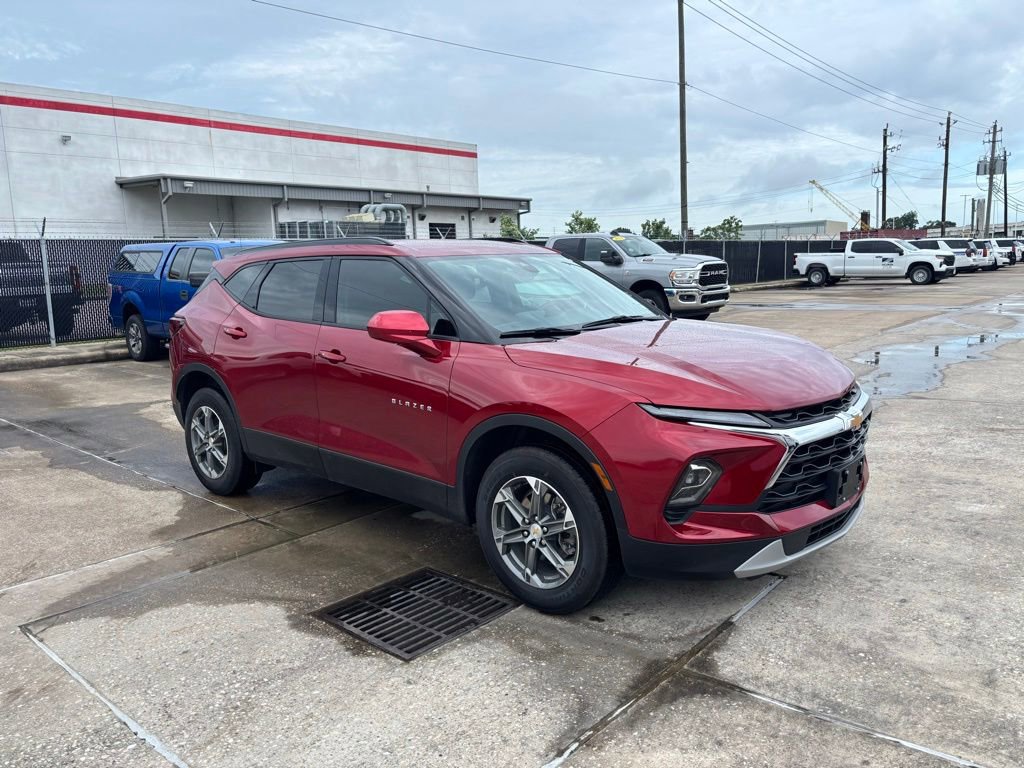 Used 2026 Chevrolet Blazer LT w/ Convenience Package FWD image 3