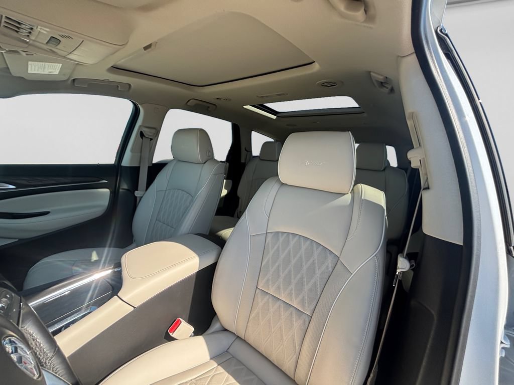 Used 2022 Buick Enclave Avenir FWD image 16