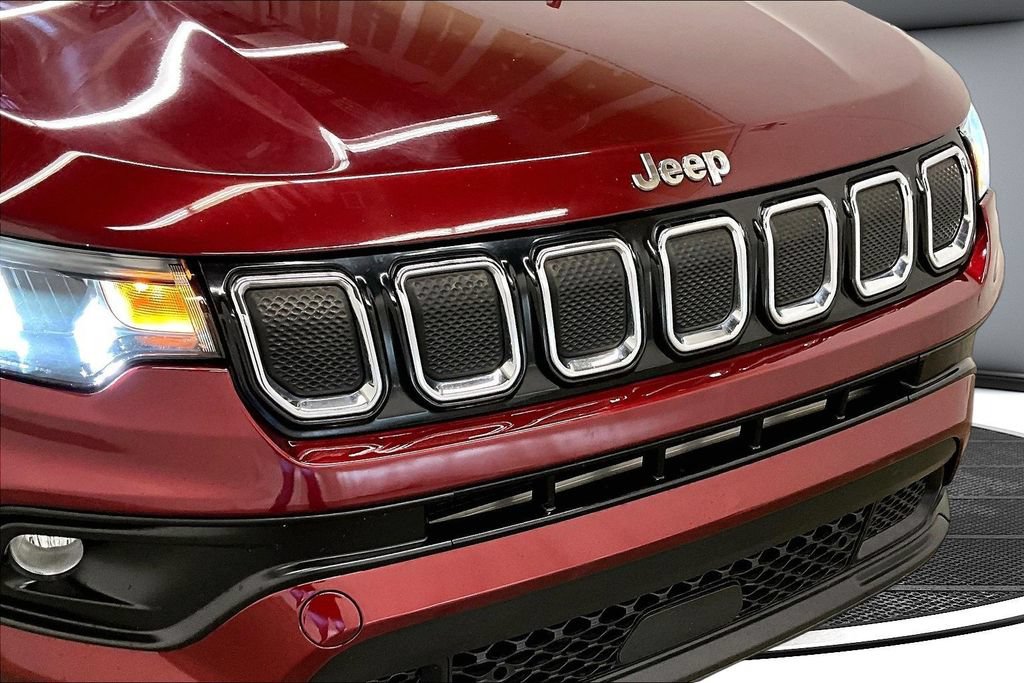 Used 2022 Jeep Compass Limited AWD/4WD image 32