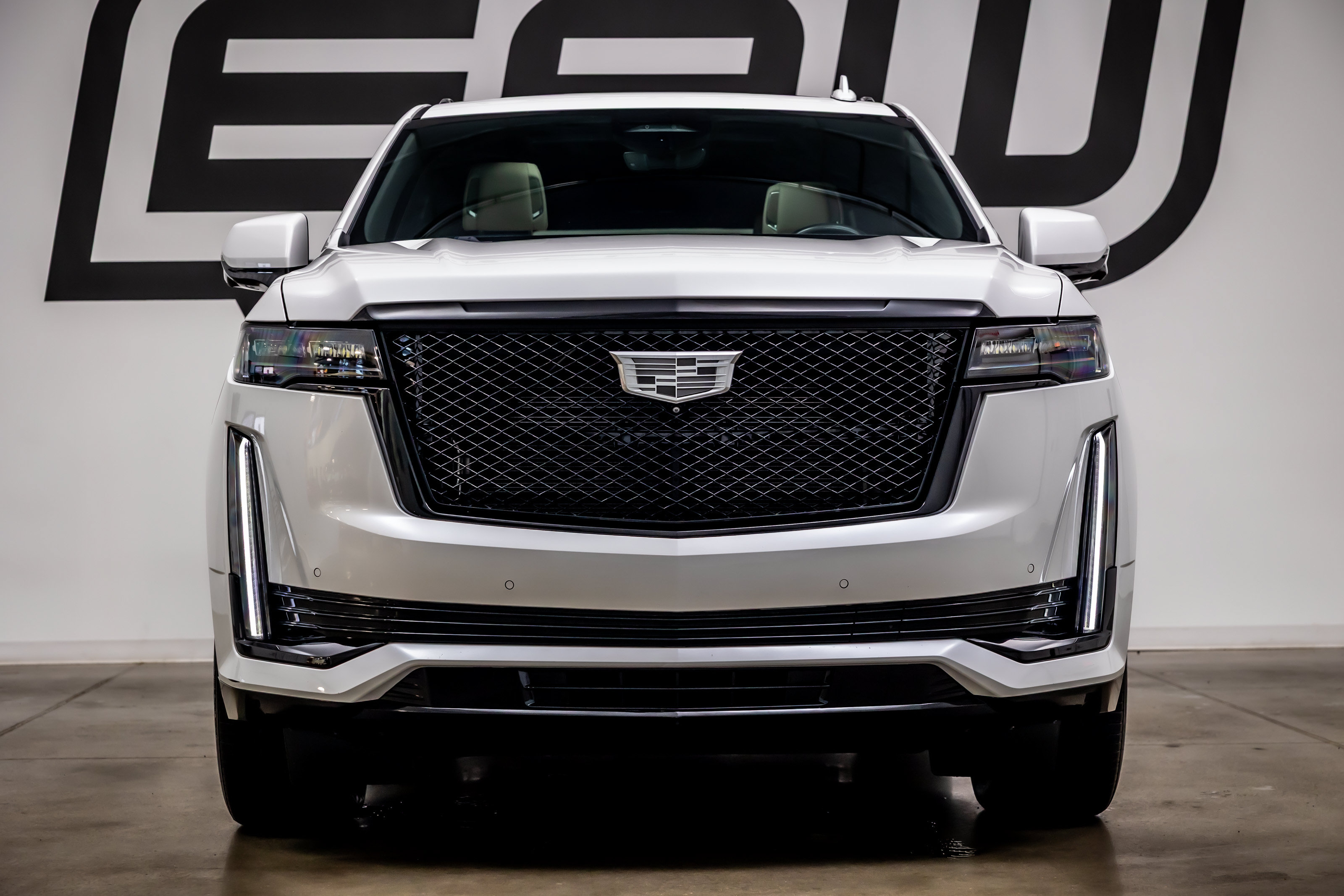Used 2023 Cadillac Escalade Sport w/ LPO, ONYX Package AWD/4WD image 4