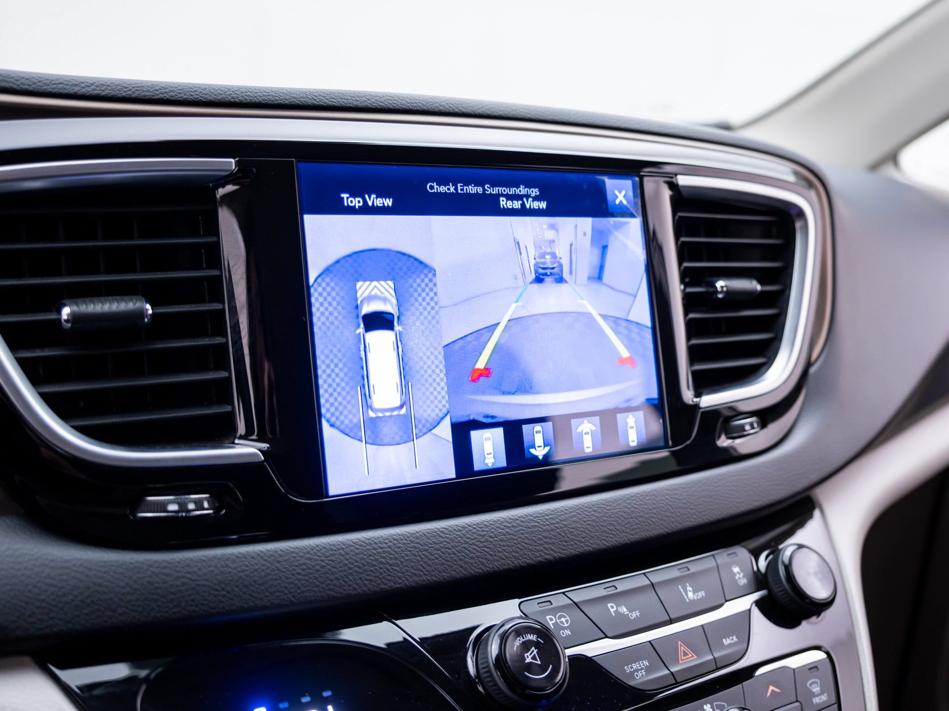 Used 2017 Chrysler Pacifica Touring-L Plus w/ Advanced Safetytec Group FWD image 27