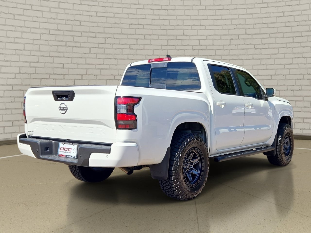 Used 2025 Nissan Frontier SV RWD image 5