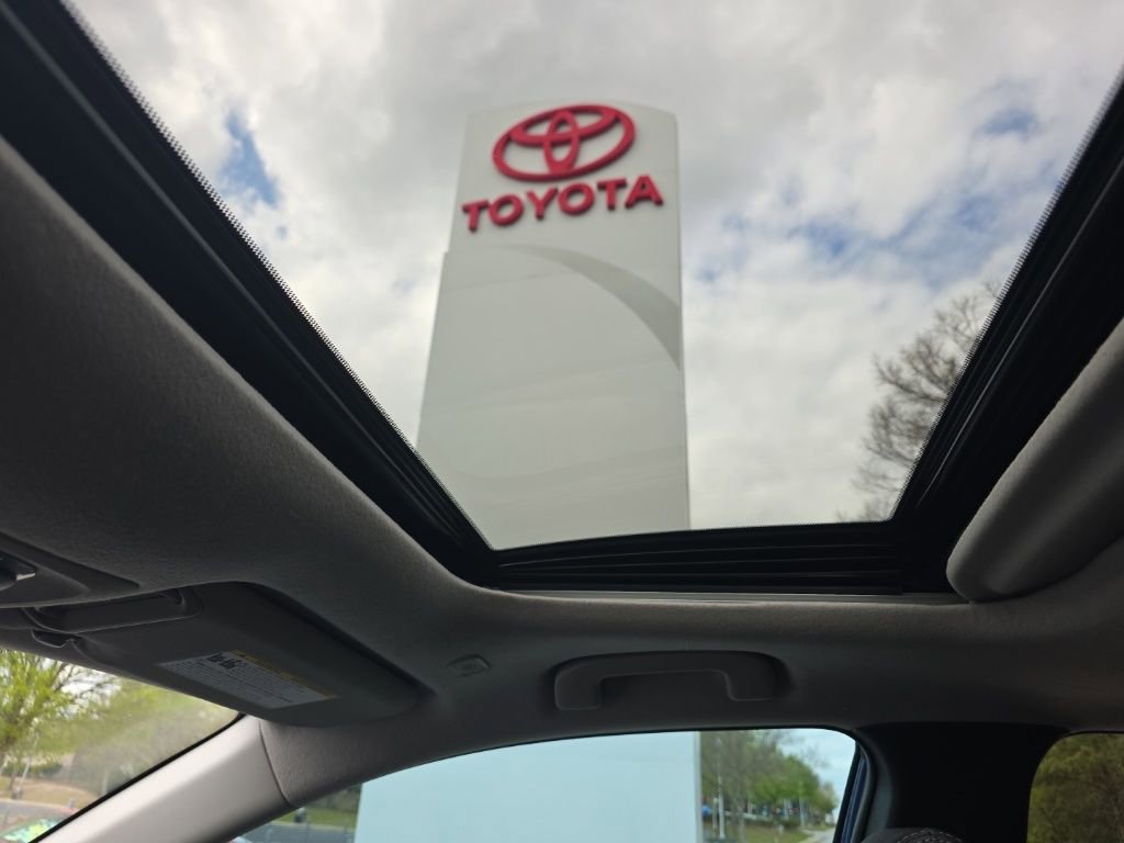 Used 2025 Toyota Corolla Cross XLE w/ Convenience Package image 29