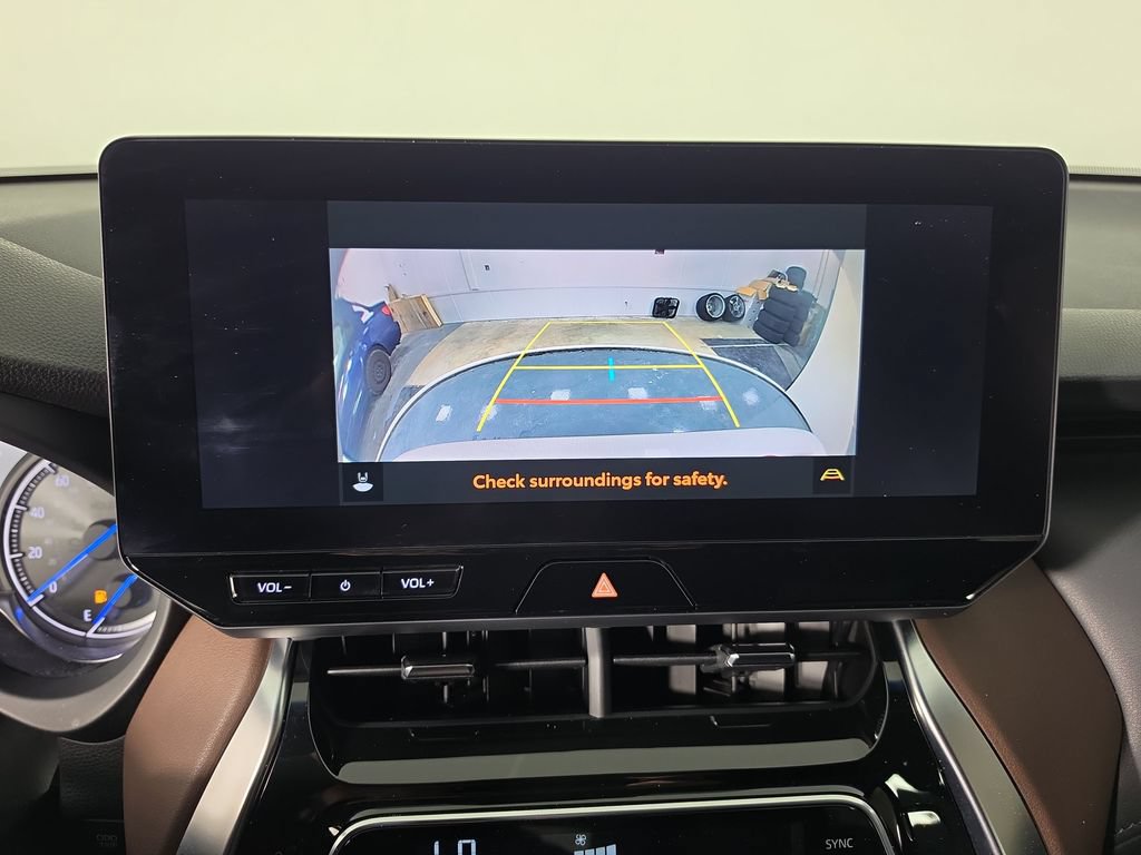 Certified 2023 Toyota Venza XLE AWD/4WD image 21