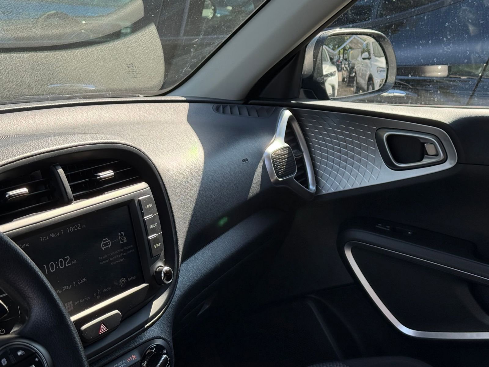 Used 2025 Kia Soul LX w/ LX Technology Package FWD image 32