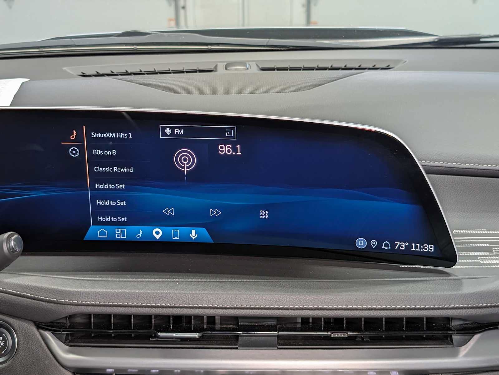 Certified 2025 Cadillac XT4 Premium Luxury AWD/4WD image 17