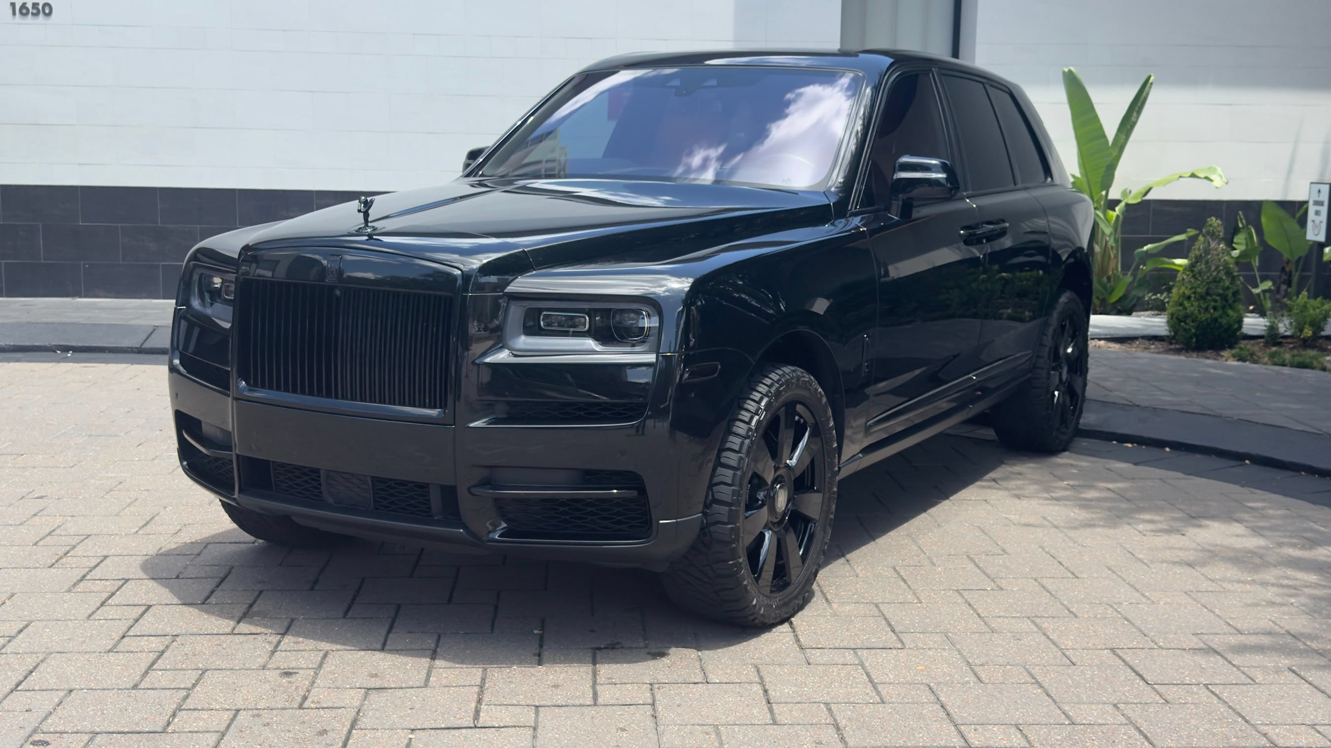 Used 2023 Rolls-Royce Cullinan AWD/4WD image 1