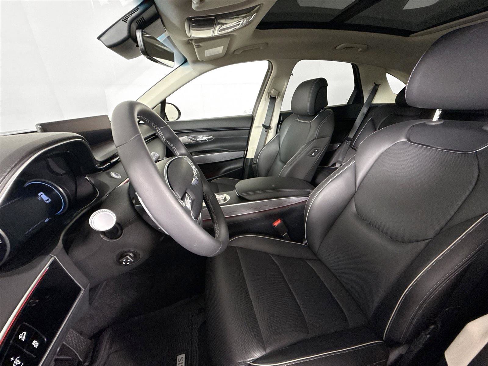 Used 2024 Genesis GV70 2.5T w/ Advanced Package image 3