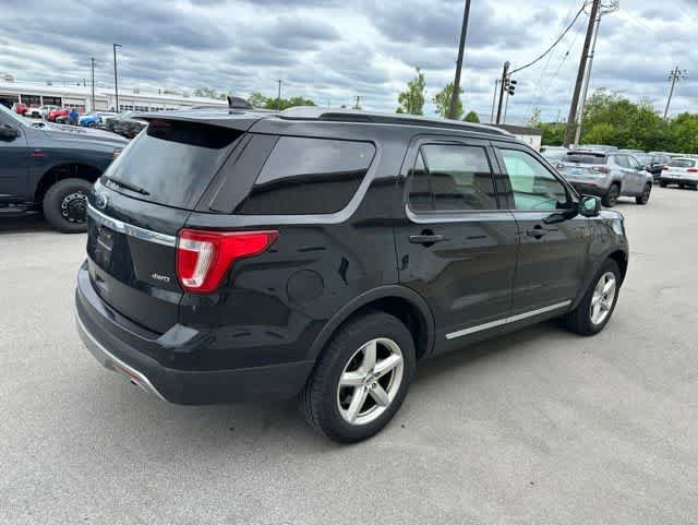 Used 2017 Ford Explorer XLT w/ Equipment Group 202A AWD/4WD image 18