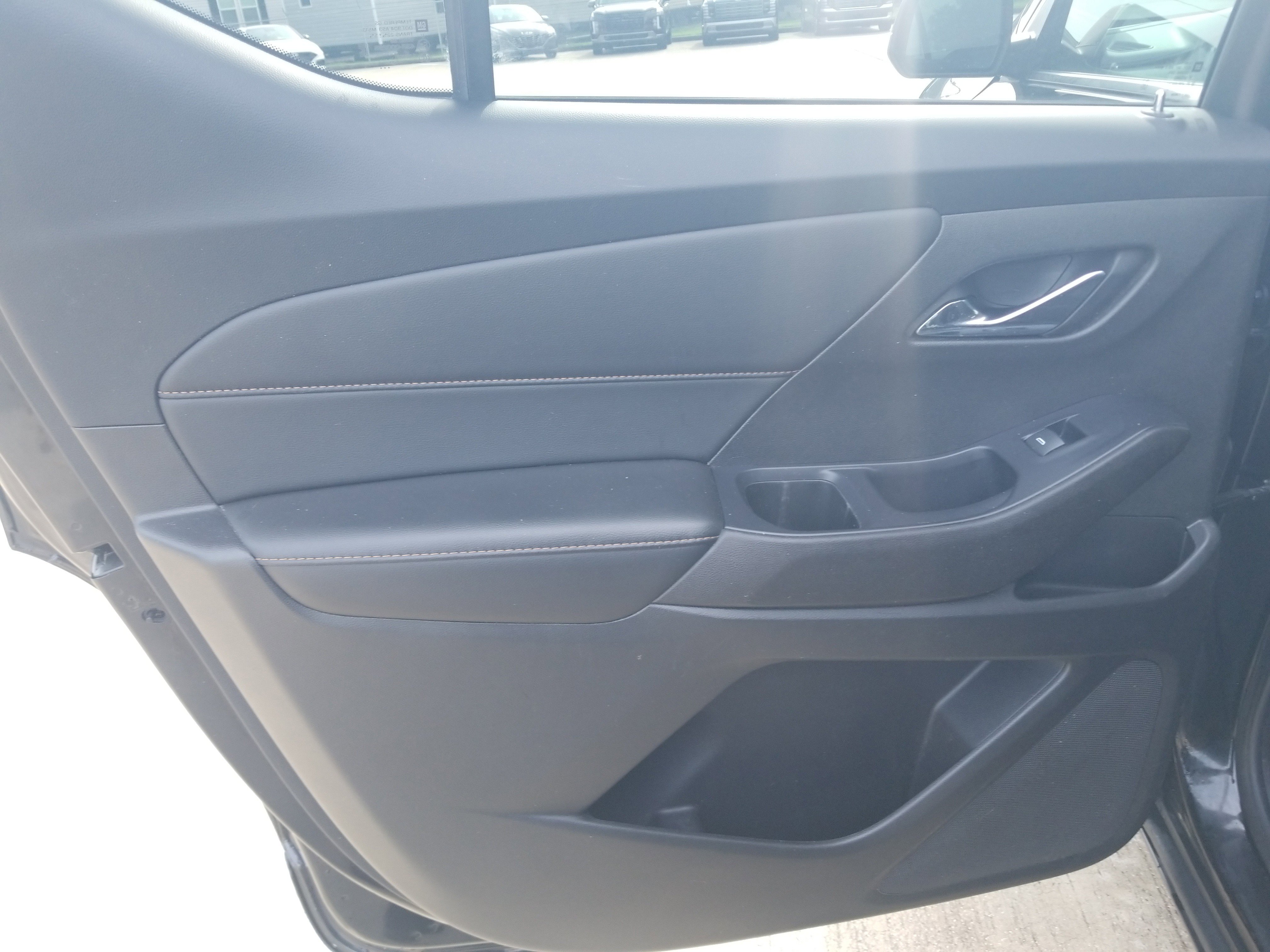 Used 2021 Chevrolet Traverse LS FWD image 11