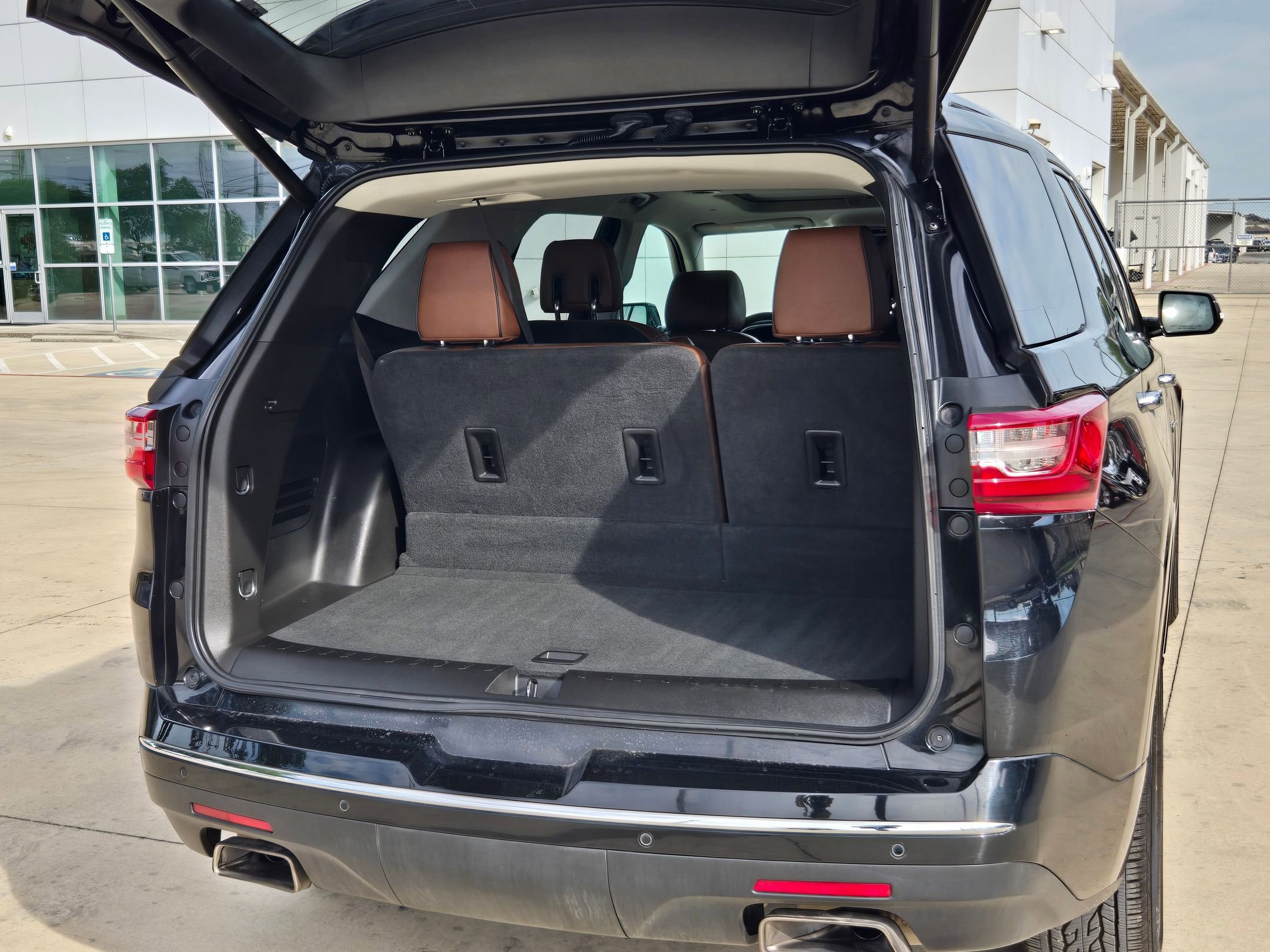 Used 2018 Chevrolet Traverse High Country AWD/4WD image 27
