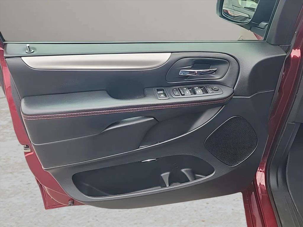 Used 2020 Dodge Grand Caravan GT FWD image 15